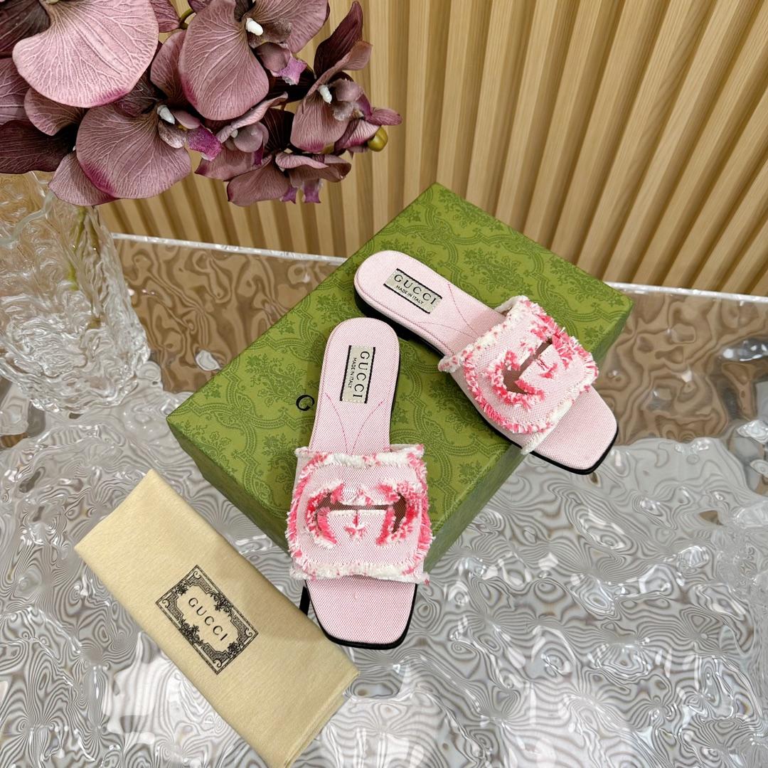 Gucci Women's Interlocking G Slide Sandal - DopestKickz