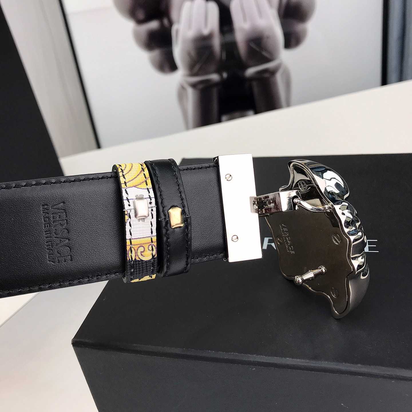 Versace Barocco Reversible LeatherBelt    40mm - DopestKickz