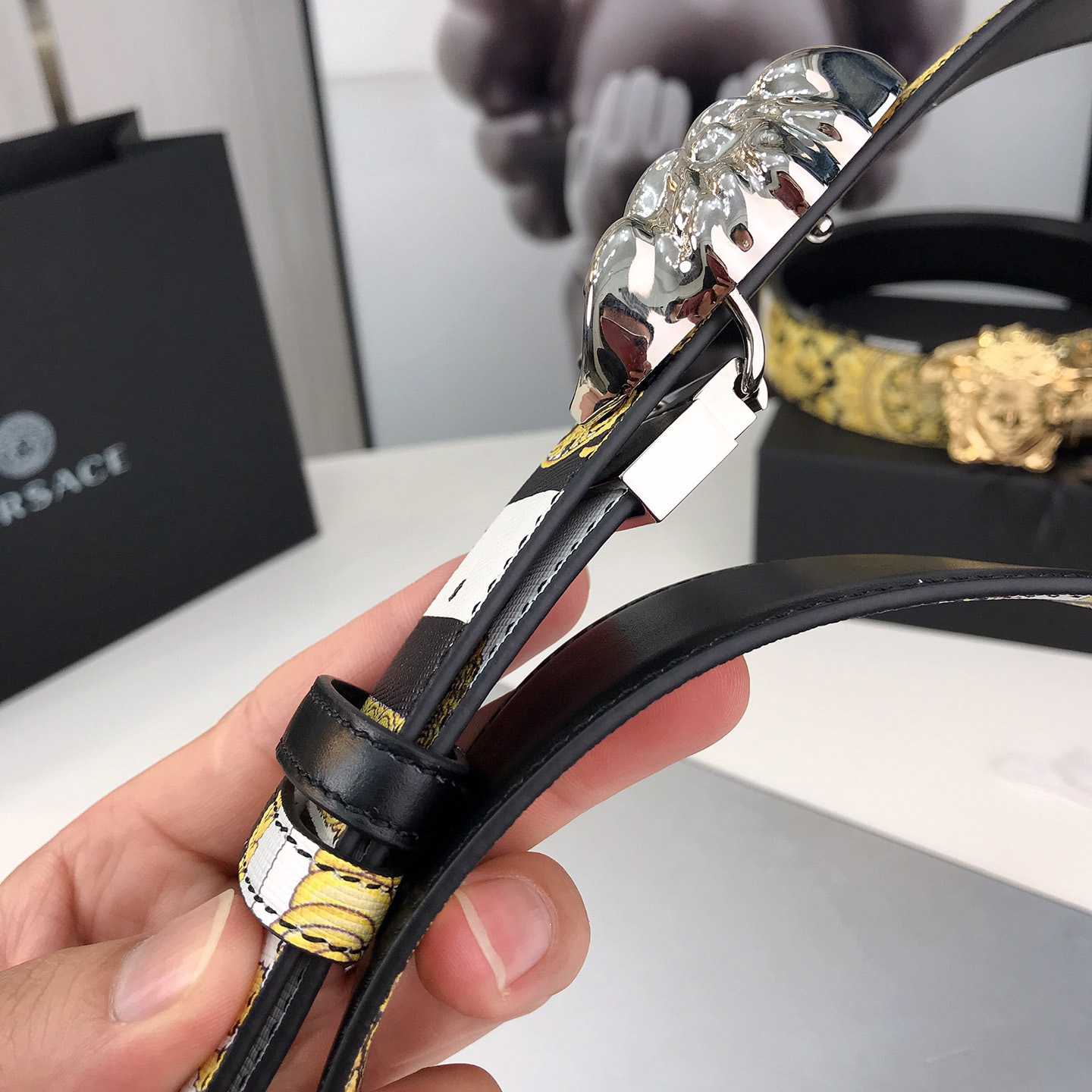 Versace Barocco Reversible LeatherBelt    40mm - DopestKickz