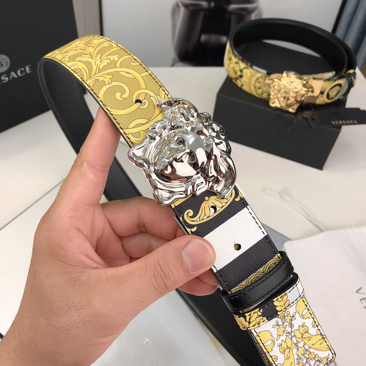 Versace Barocco Reversible LeatherBelt    40mm - DopestKickz