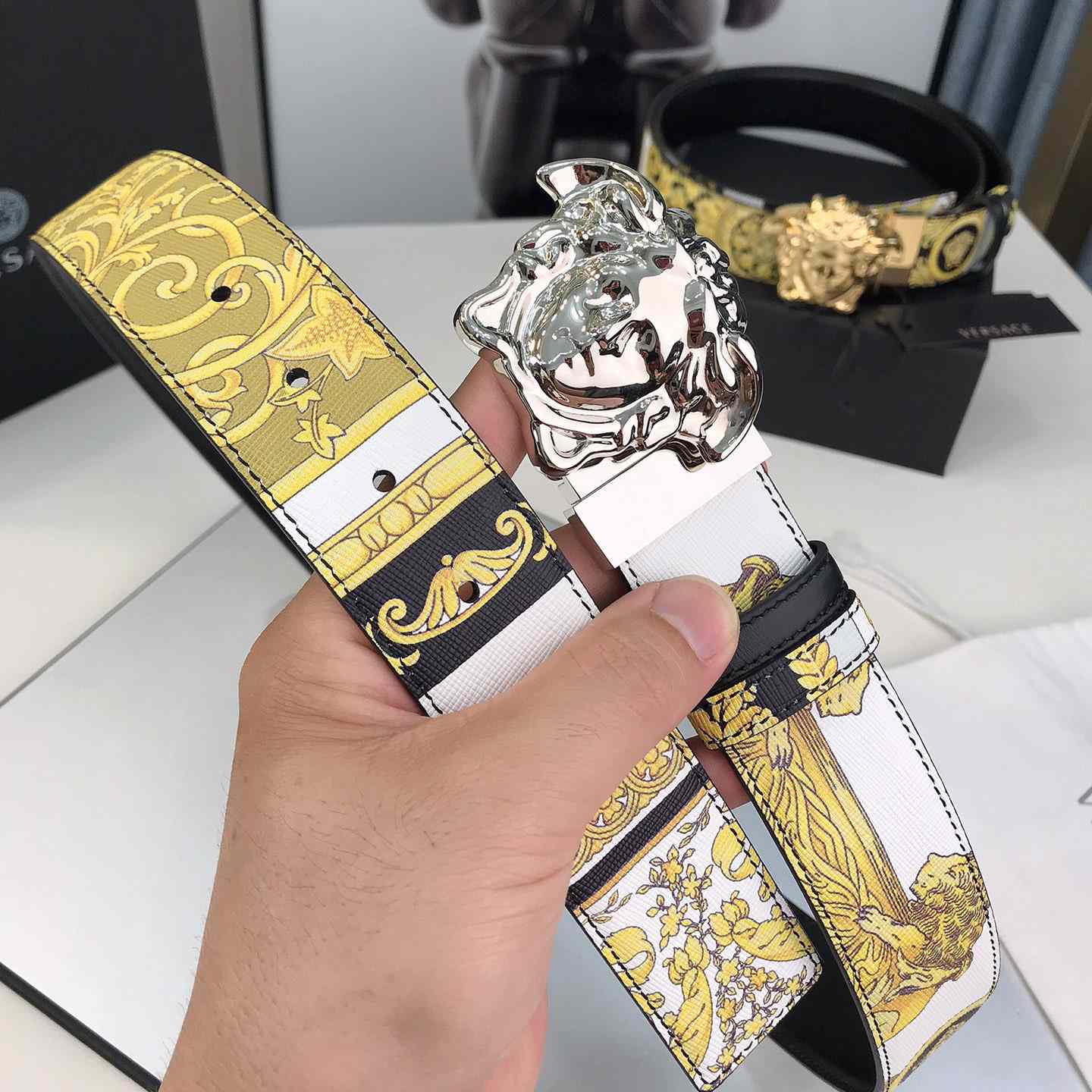 Versace Barocco Reversible LeatherBelt    40mm - DopestKickz