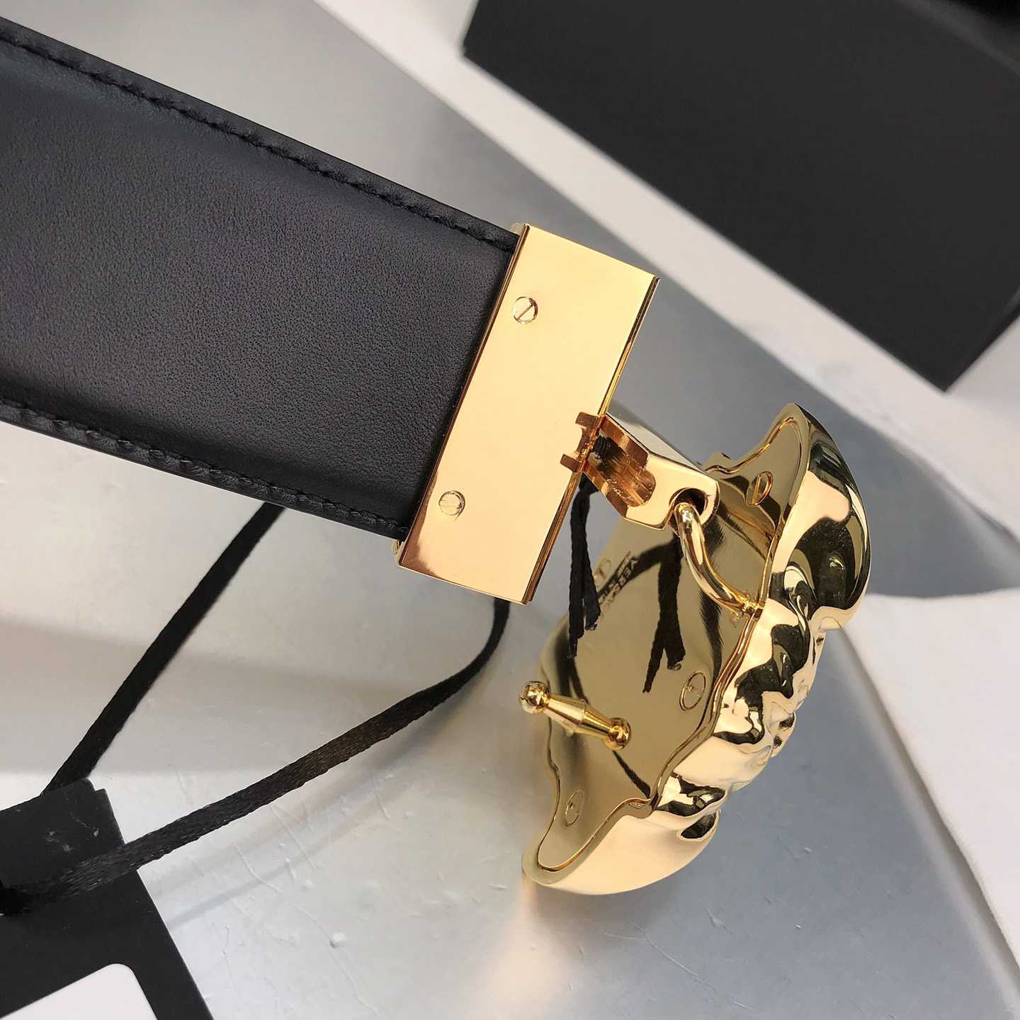 Versace Barocco Reversible LeatherBelt    40mm - DopestKickz