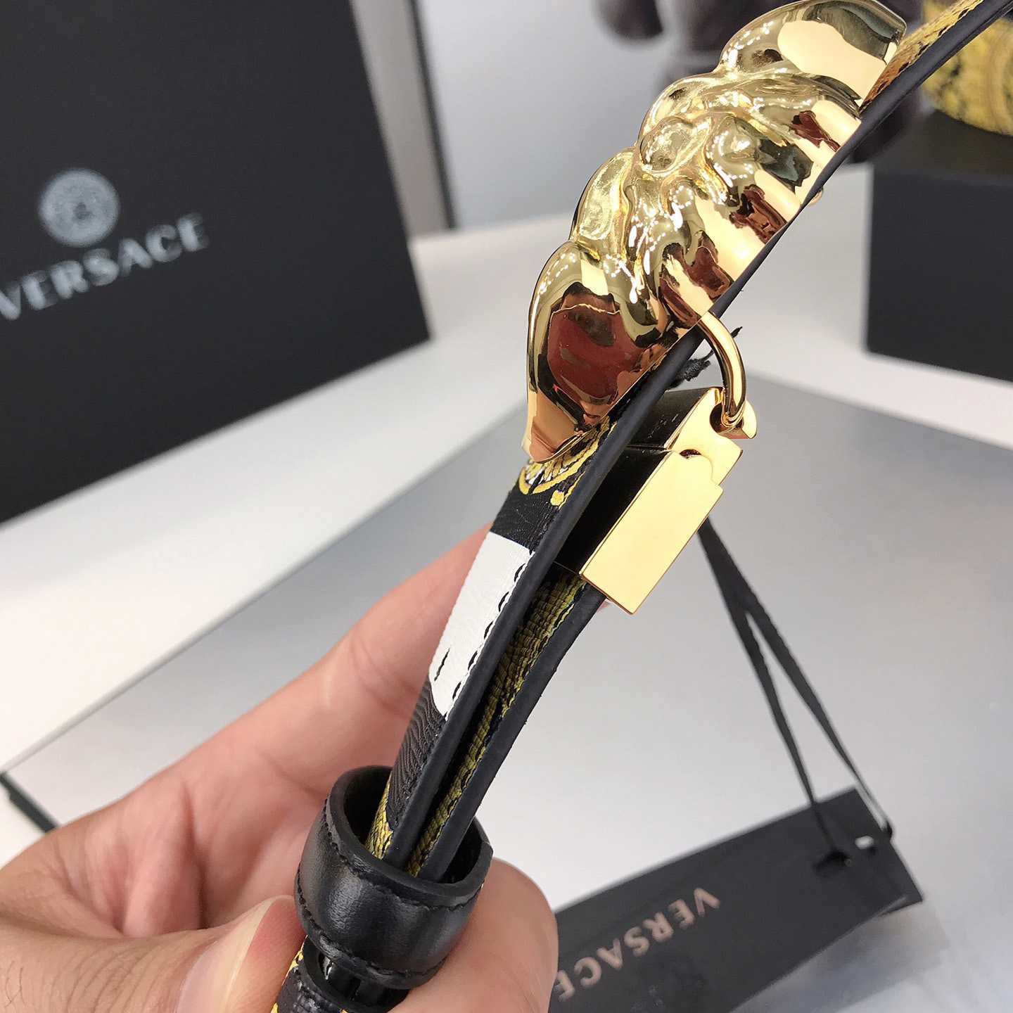 Versace Barocco Reversible LeatherBelt    40mm - DopestKickz