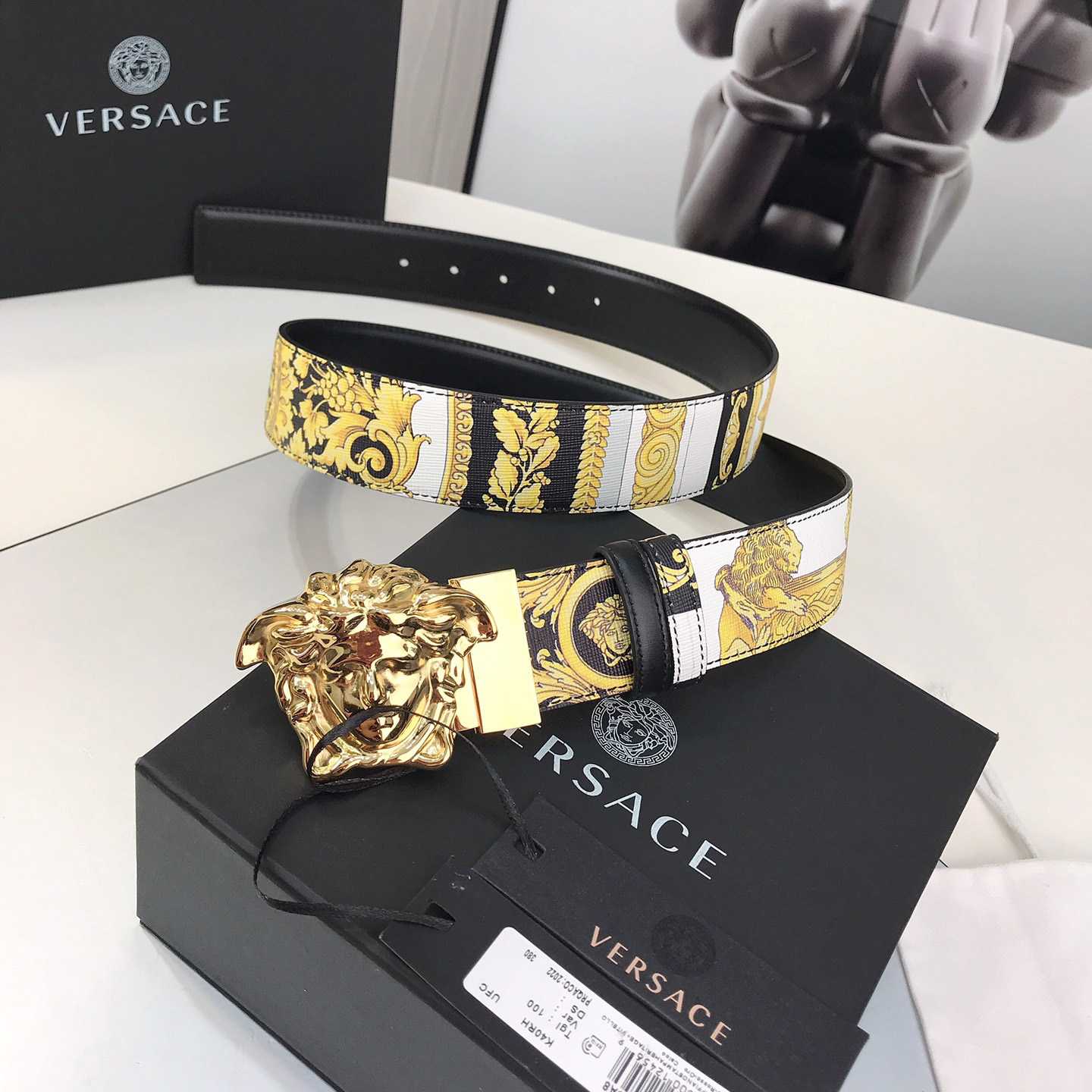 Versace Barocco Reversible LeatherBelt    40mm - DopestKickz