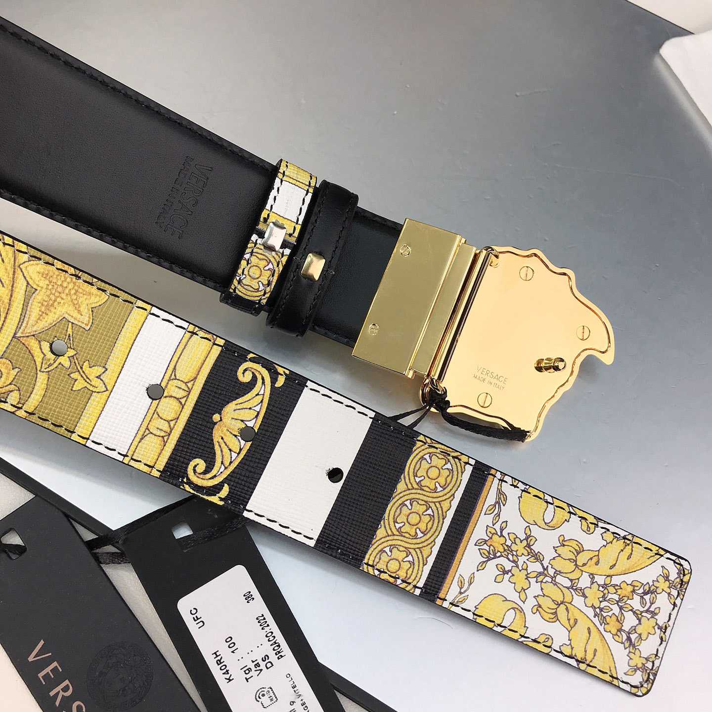Versace Barocco Reversible LeatherBelt    40mm - DopestKickz