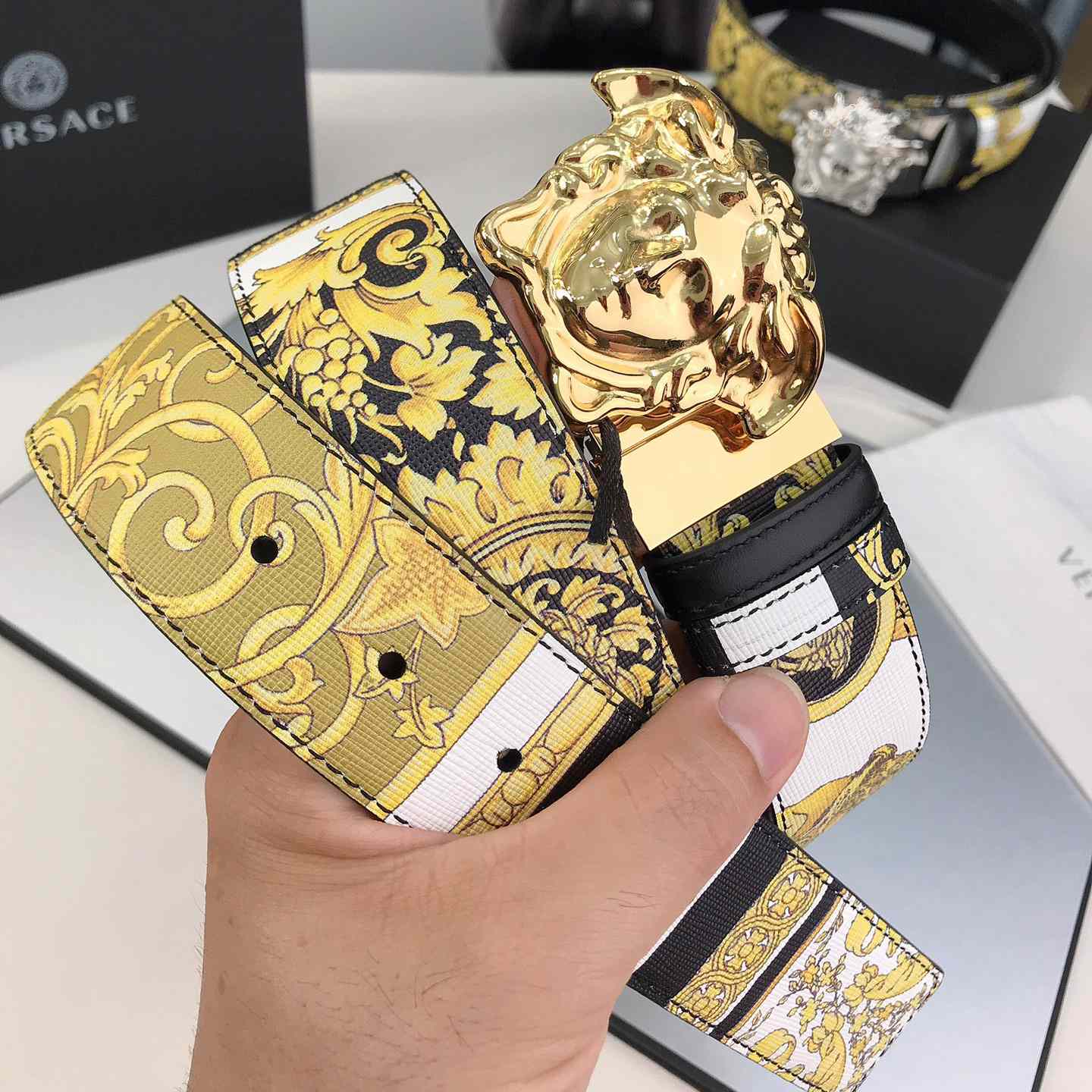 Versace Barocco Reversible LeatherBelt    40mm - DopestKickz