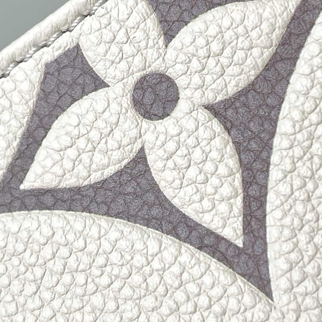 Louis Vuitton OnTheGo   M45654   25-19-11.5cm - DopestKickz