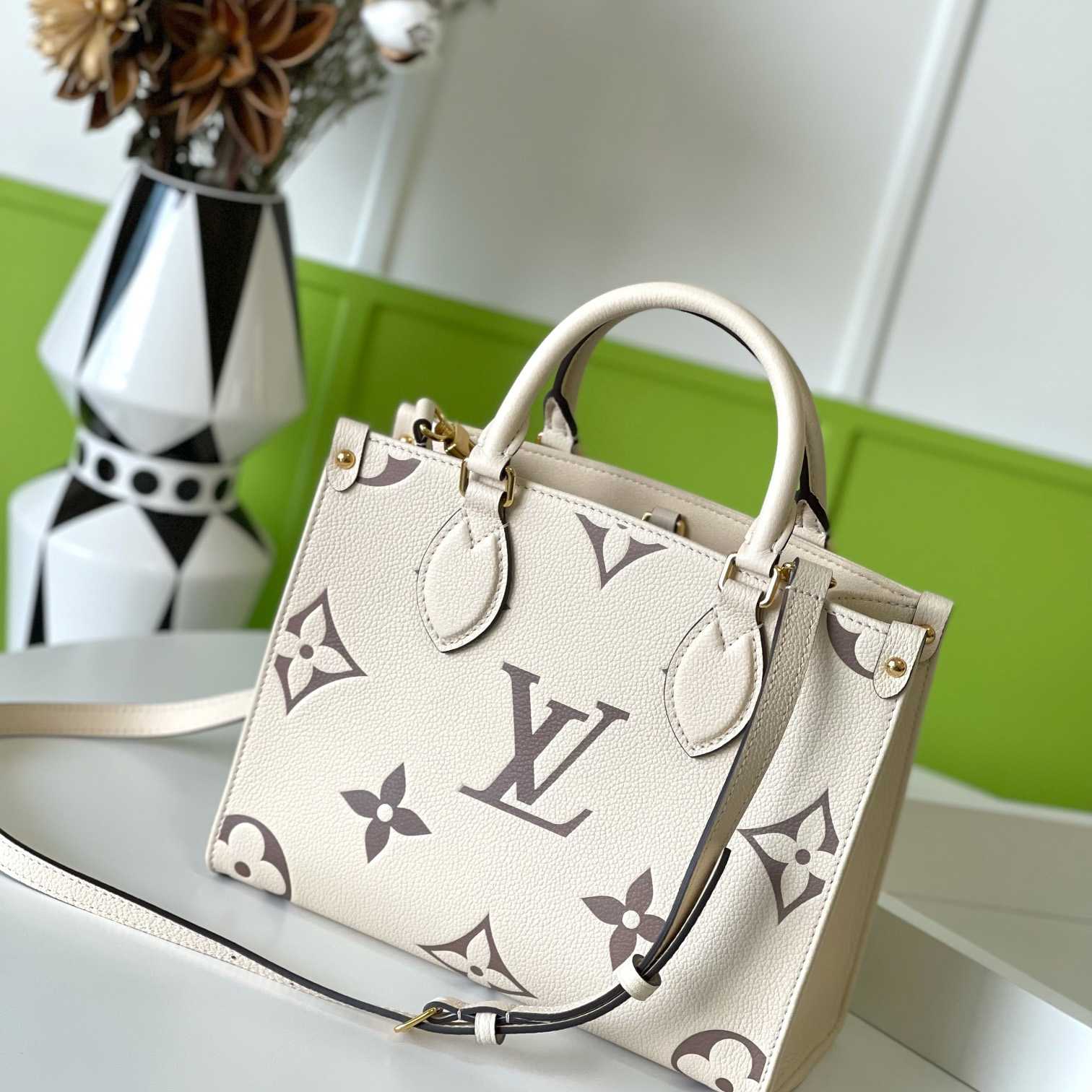 Louis Vuitton OnTheGo   M45654   25-19-11.5cm - DopestKickz