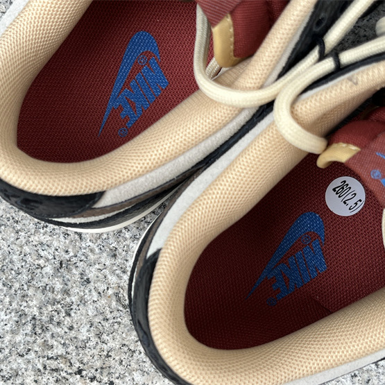 Nike Dunk Low Sneaker    DR9704-200 - DopestKickz