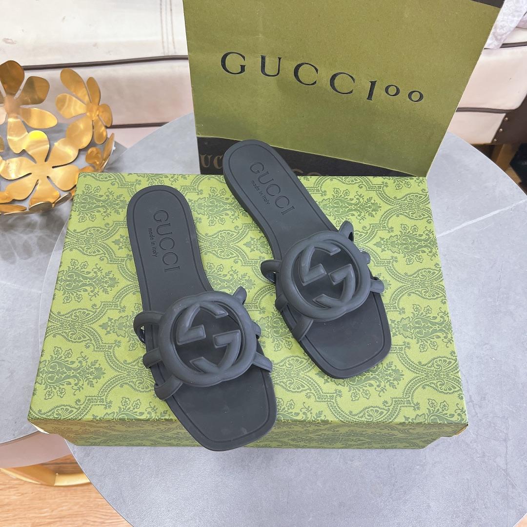 Gucci Women's Interlocking G Slide Sandal - DopestKickz