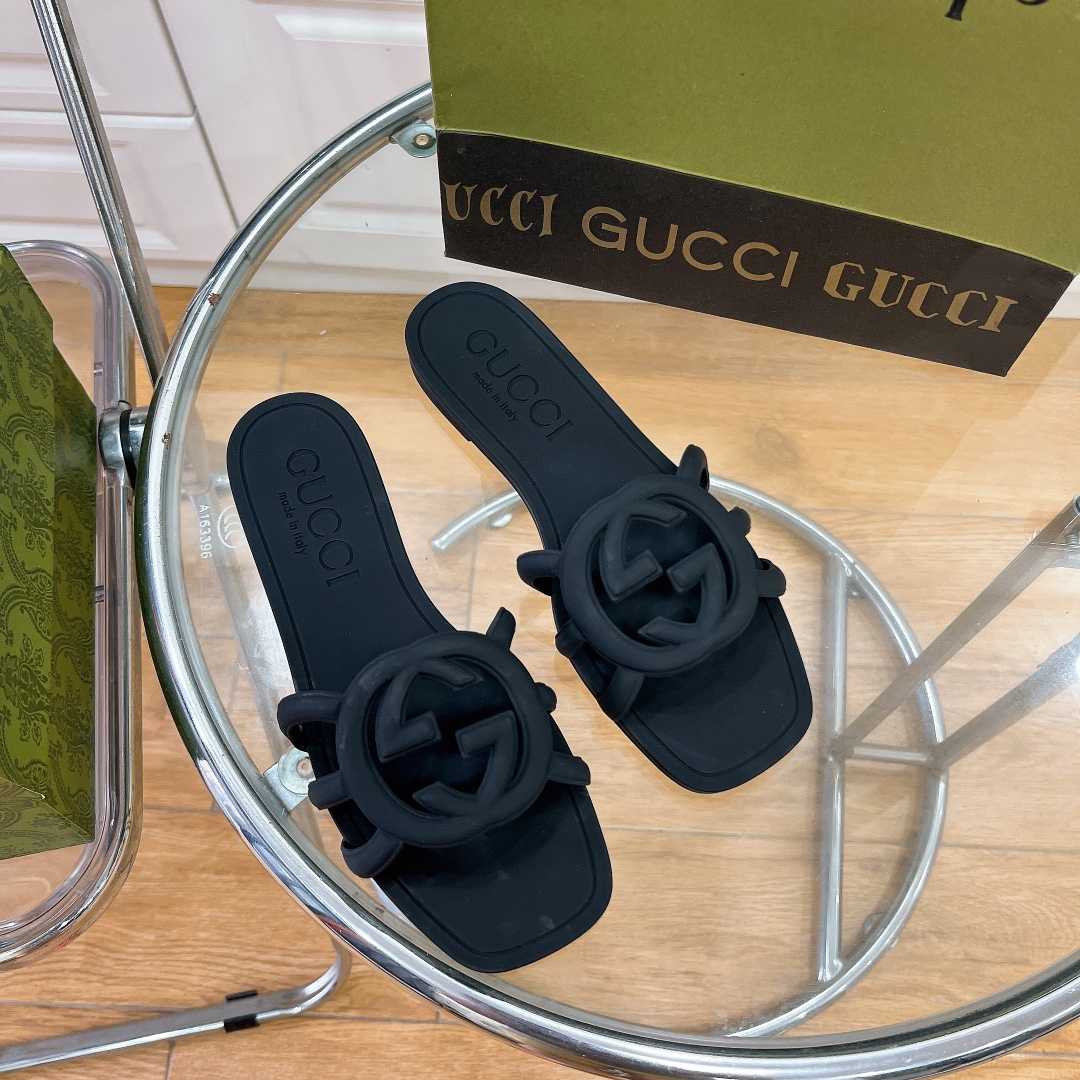 Gucci Women's Interlocking G Slide Sandal - DopestKickz