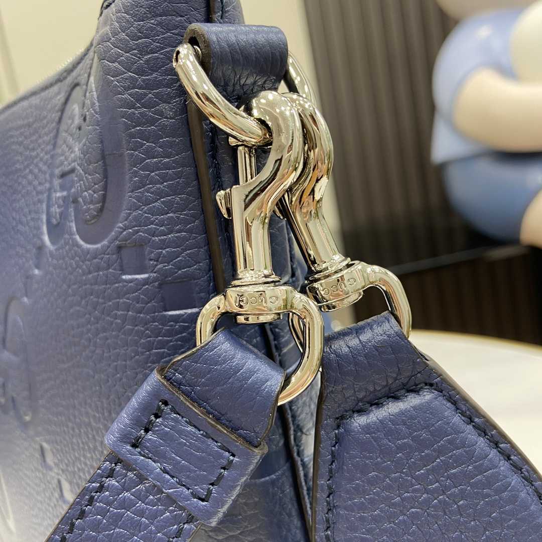 Gucci Jumbo GG Medium Messenger Bag - DopestKickz