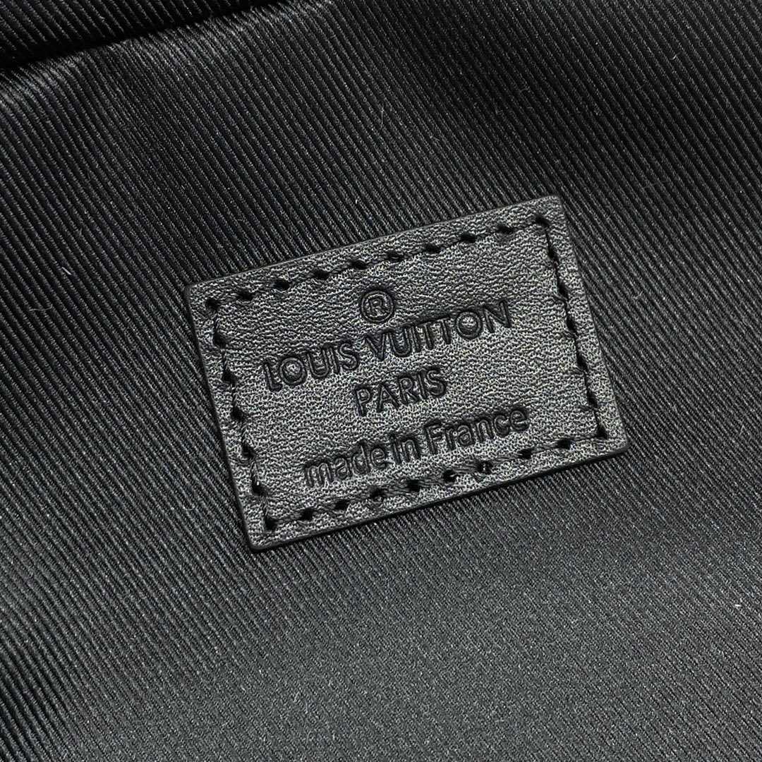 Louis Vuitton Quest Messenger  M46973 - DopestKickz