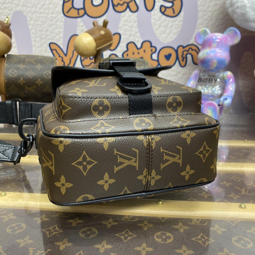 Louis Vuitton Quest Messenger  M46973 - DopestKickz