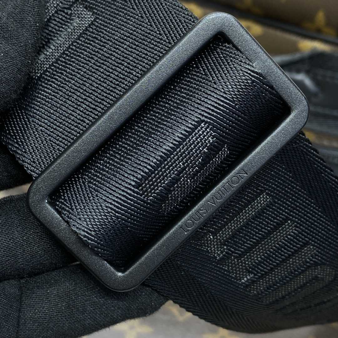 Louis Vuitton Quest Messenger  M46973 - DopestKickz