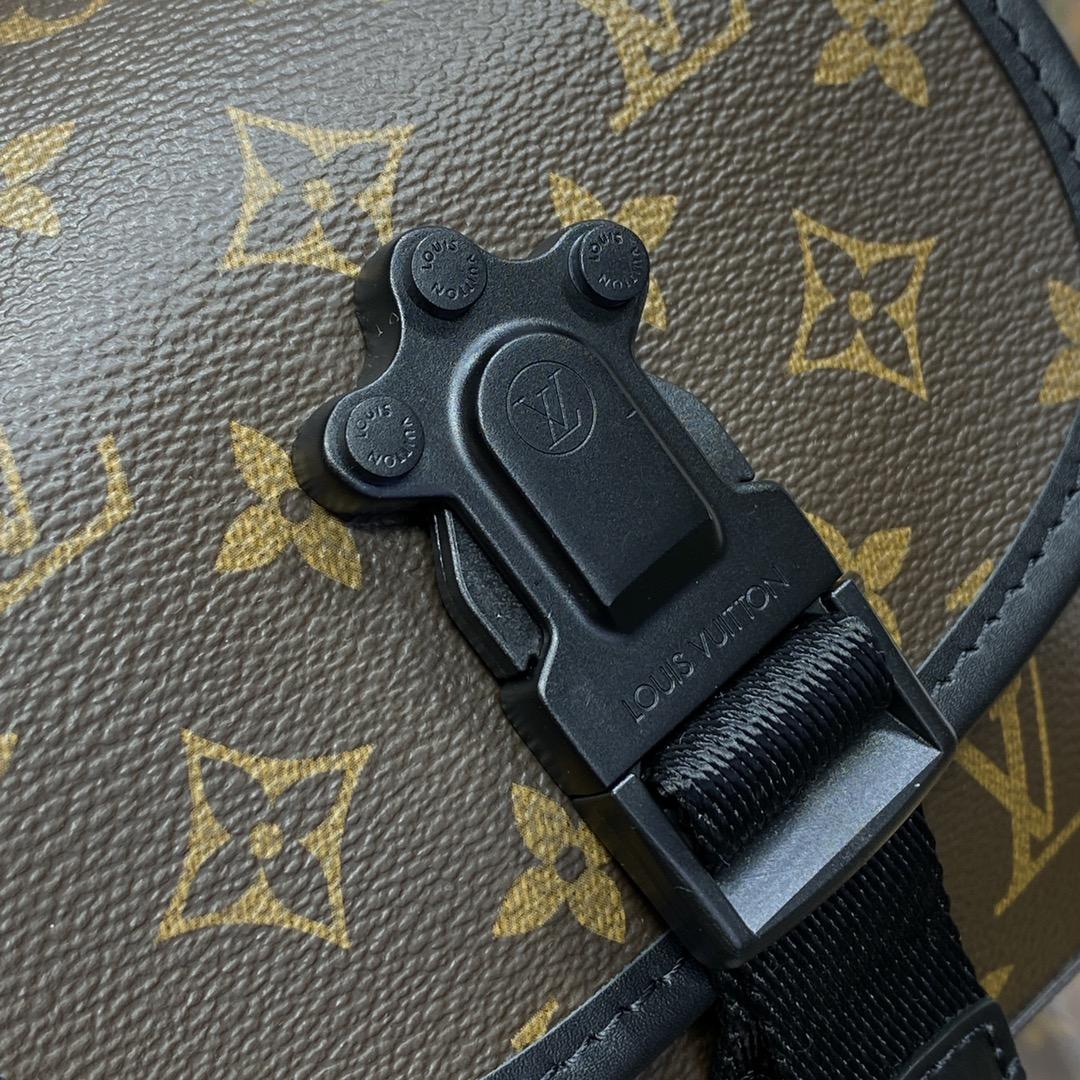 Louis Vuitton Quest Messenger  M46973 - DopestKickz