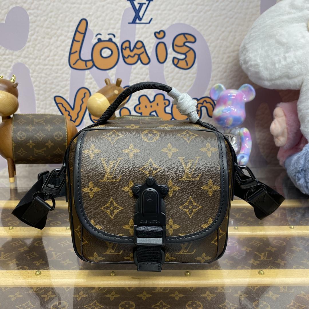 Louis Vuitton Quest Messenger  M46973 - DopestKickz
