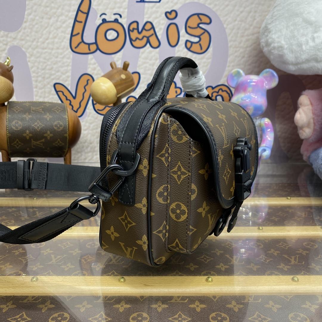 Louis Vuitton Quest Messenger  M46973 - DopestKickz