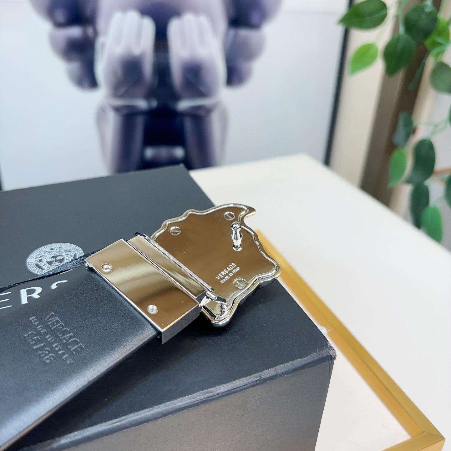 Versace Barocco Reversible Leather Belt    40mm - DopestKickz