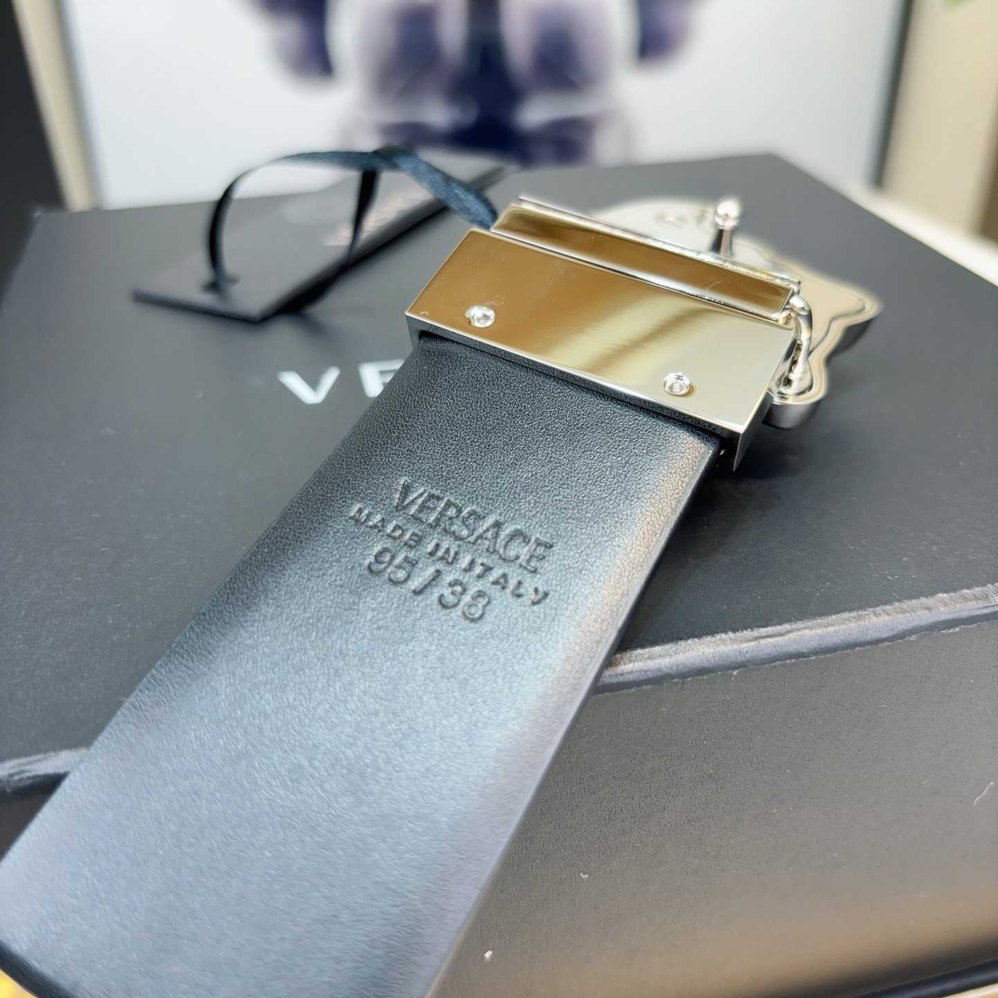 Versace Barocco Reversible Leather Belt    40mm - DopestKickz