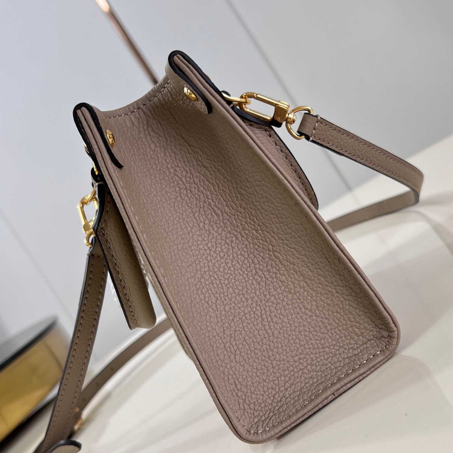 Louis Vuitton OnTheGo BB   M47054 - DopestKickz