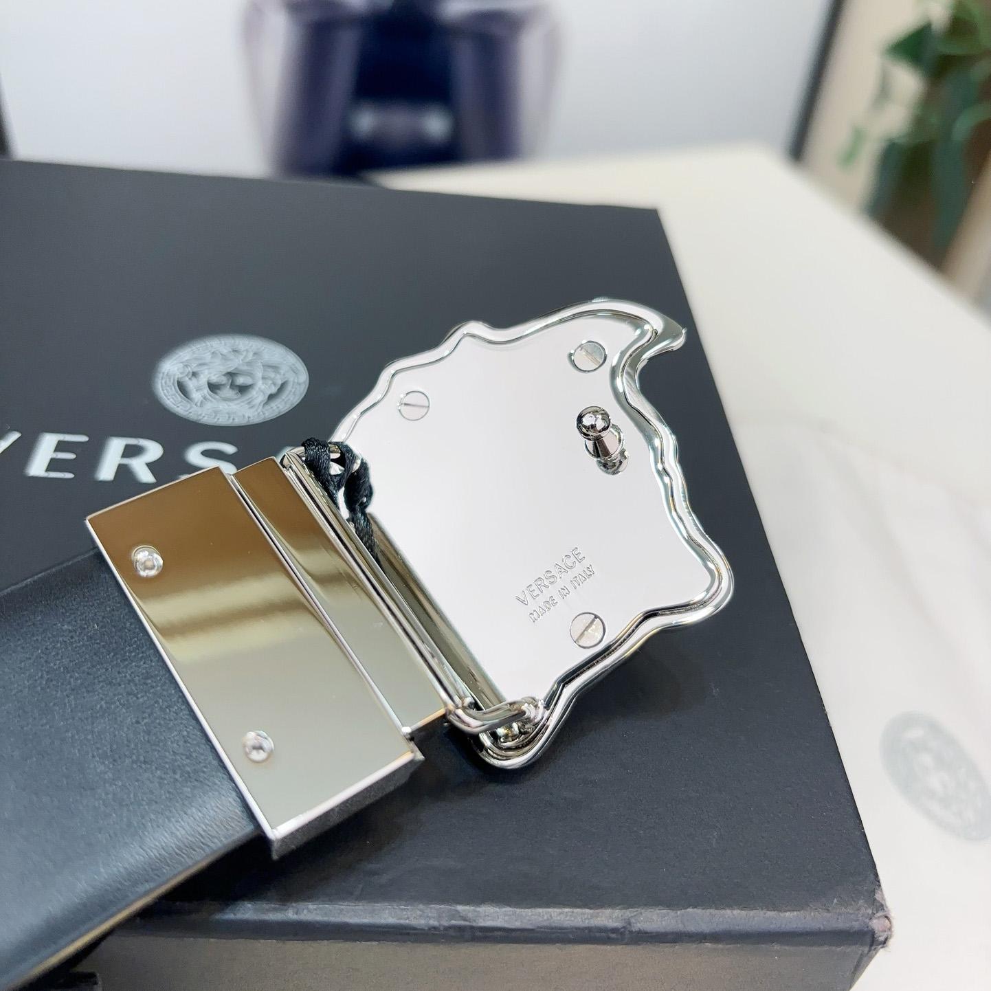 Versace Reversible Leather Belt    40mm - DopestKickz