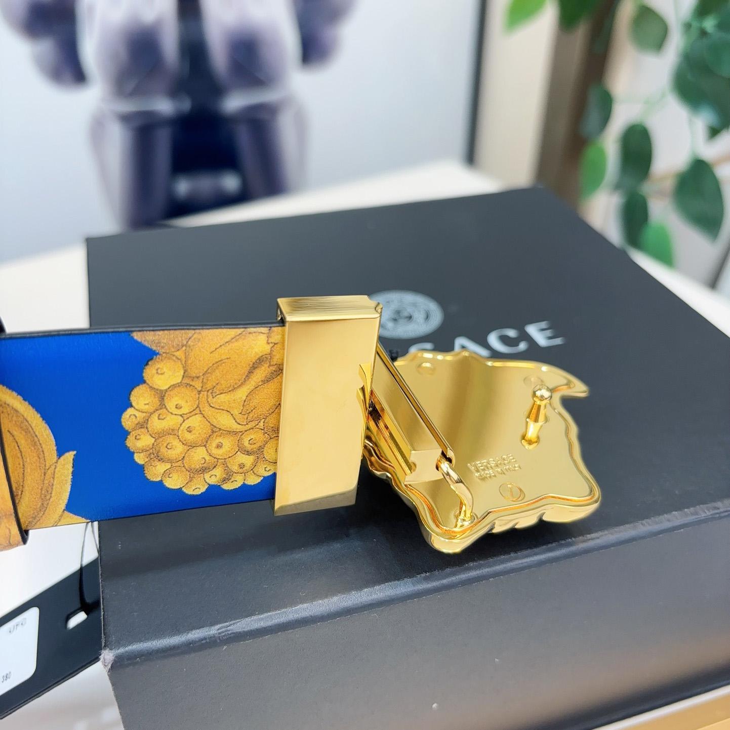 Versace Barocco Reversible Leather Belt    40mm - DopestKickz