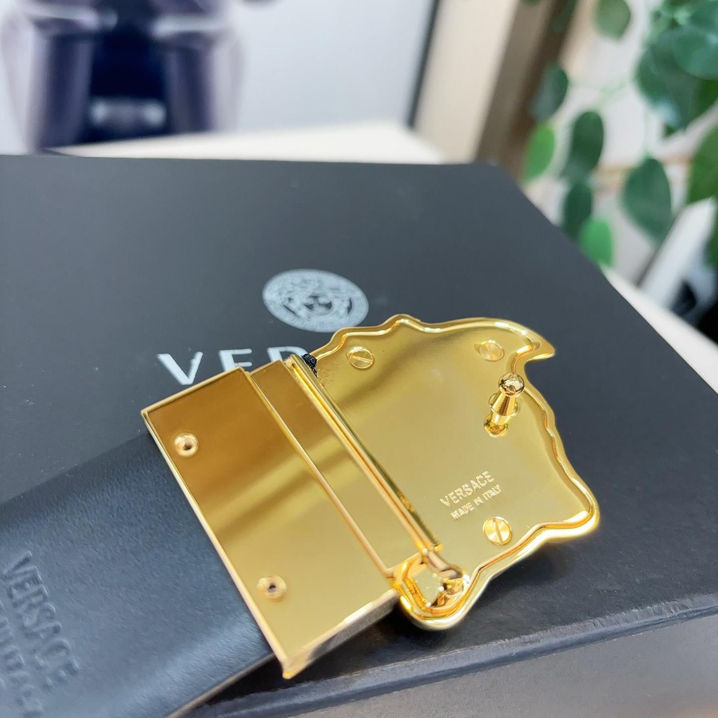 Versace Barocco Reversible Leather Belt    40mm - DopestKickz