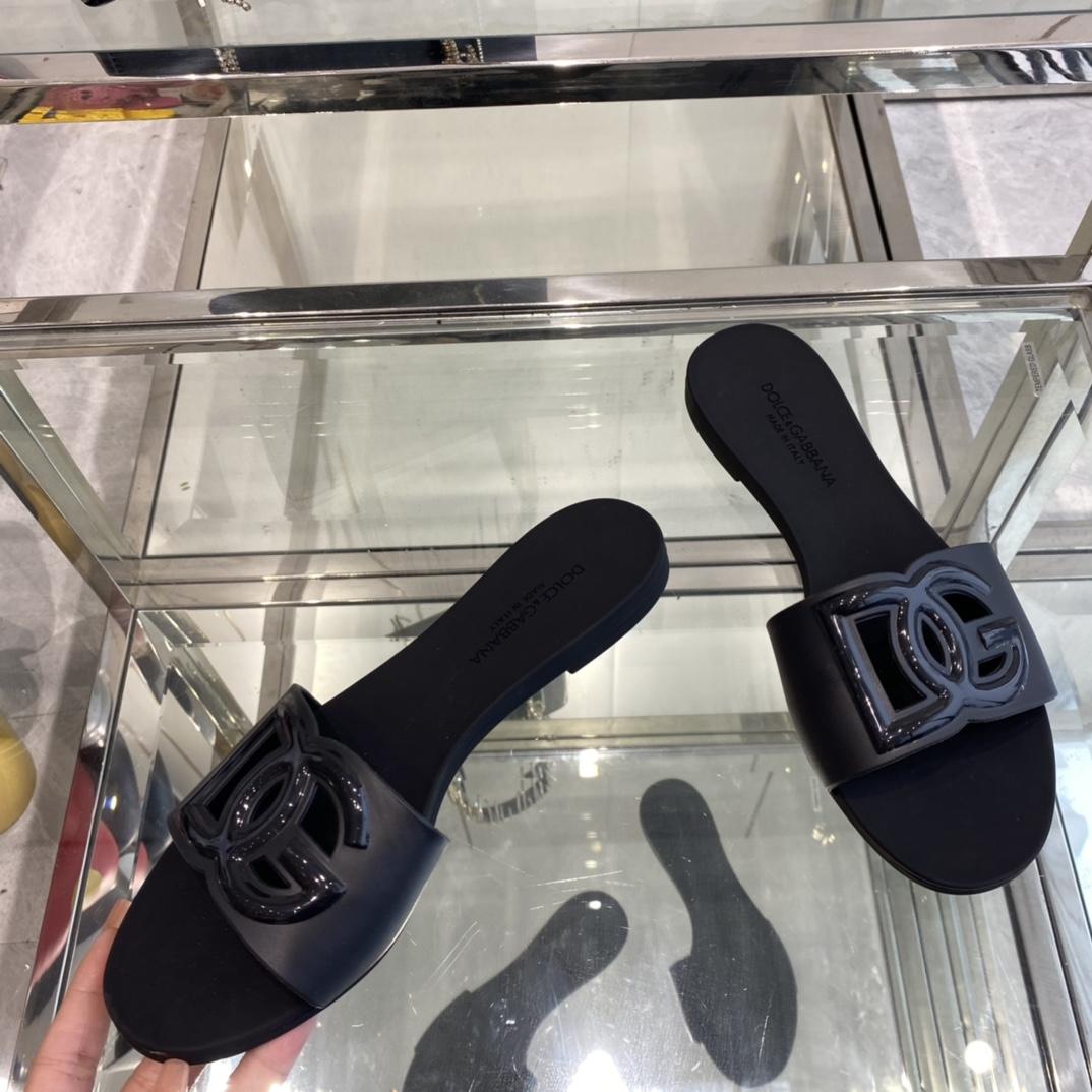 Dolce & Gabbana Rubber Beachwear Sliders - DopestKickz
