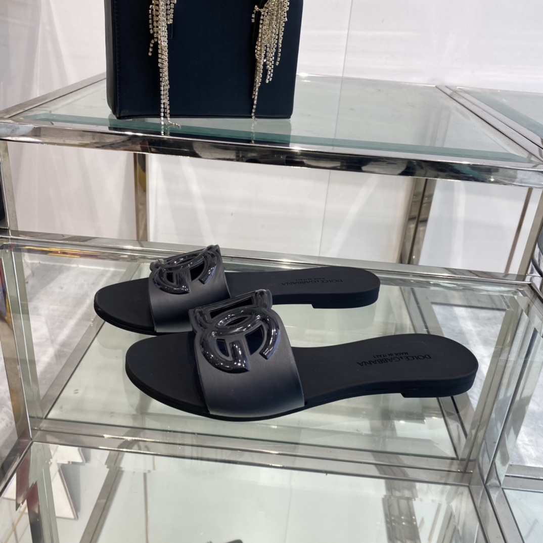 Dolce & Gabbana Rubber Beachwear Sliders - DopestKickz