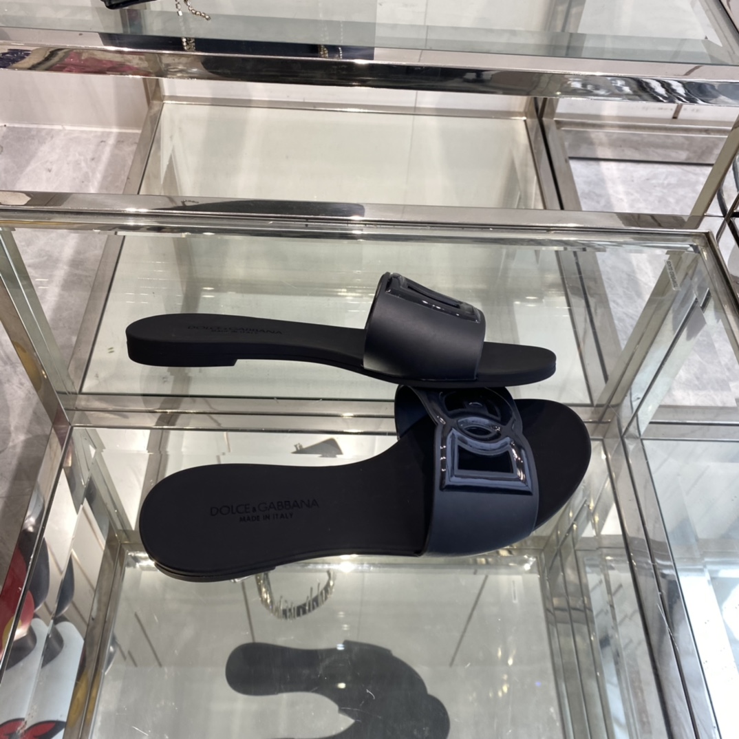 Dolce & Gabbana Rubber Beachwear Sliders - DopestKickz