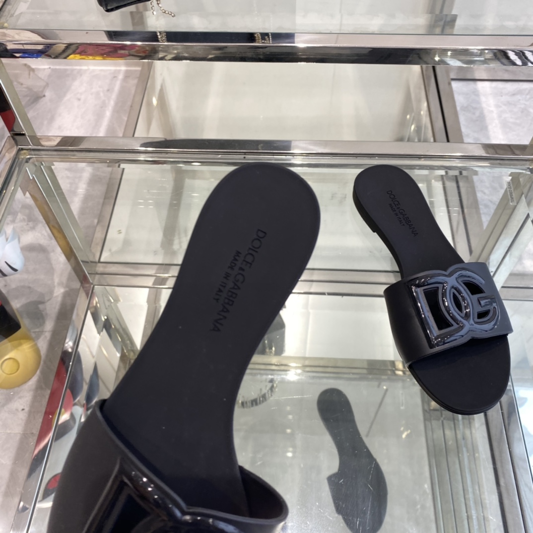 Dolce & Gabbana Rubber Beachwear Sliders - DopestKickz