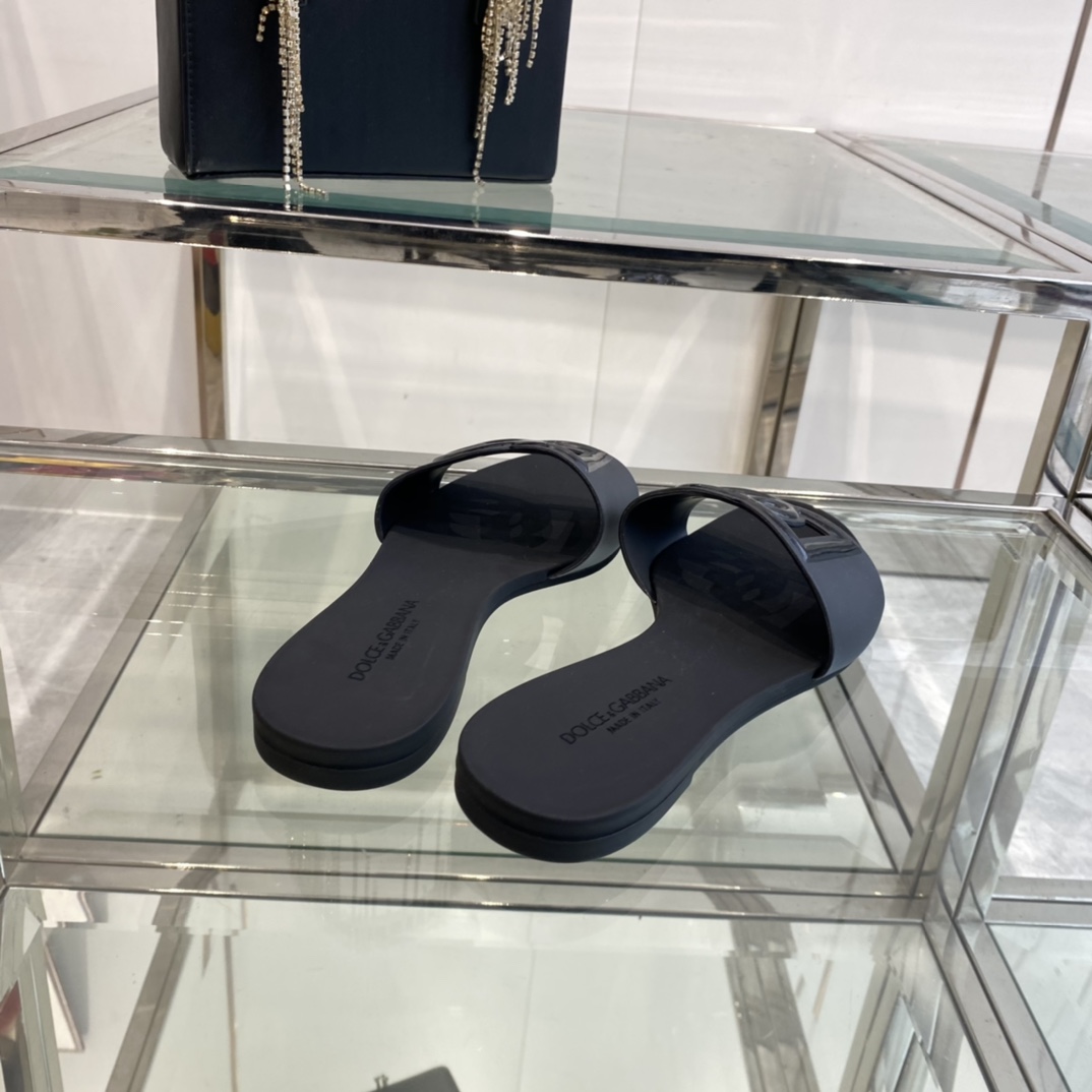Dolce & Gabbana Rubber Beachwear Sliders - DopestKickz