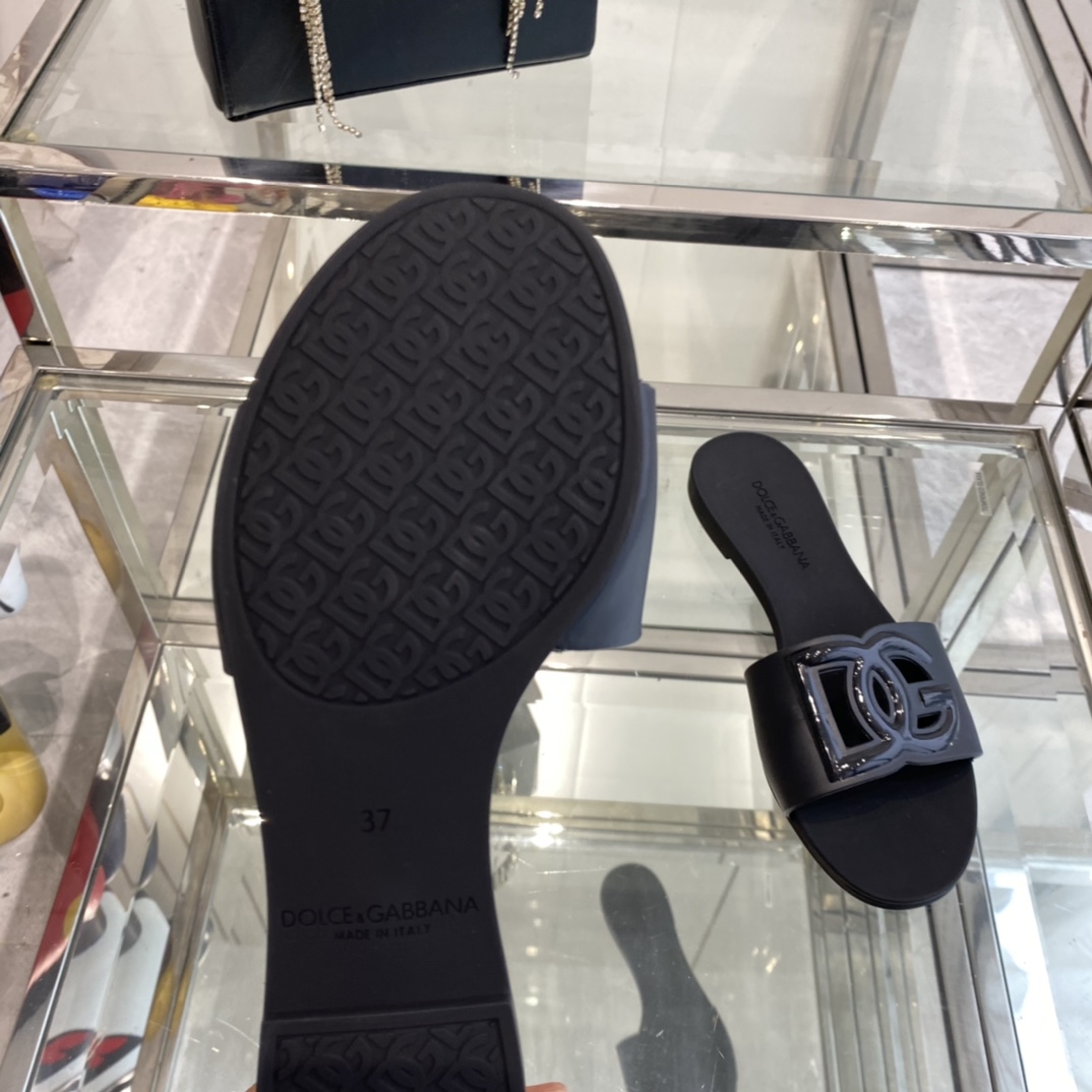 Dolce & Gabbana Rubber Beachwear Sliders - DopestKickz