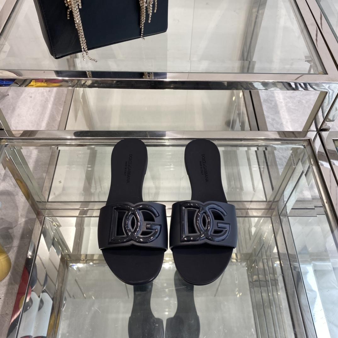 Dolce & Gabbana Rubber Beachwear Sliders - DopestKickz