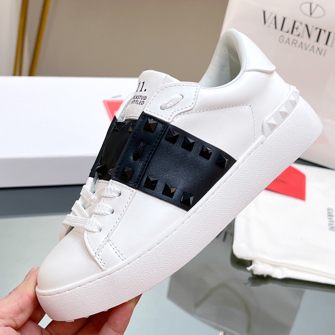 Valenti Garavani Rockstud Untitled Low-top Sneakers - DopestKickz