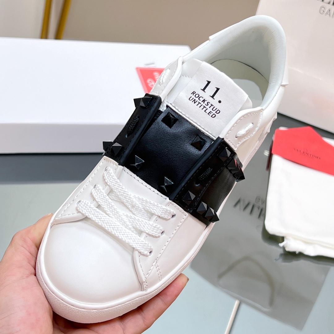 Valenti Garavani Rockstud Untitled Low-top Sneakers - DopestKickz