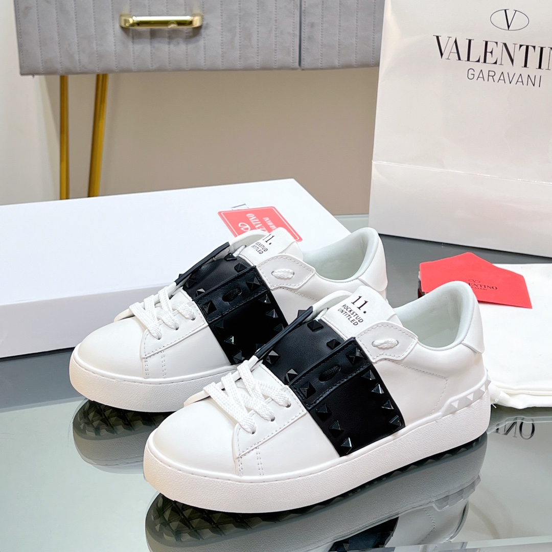 Valenti Garavani Rockstud Untitled Low-top Sneakers - DopestKickz