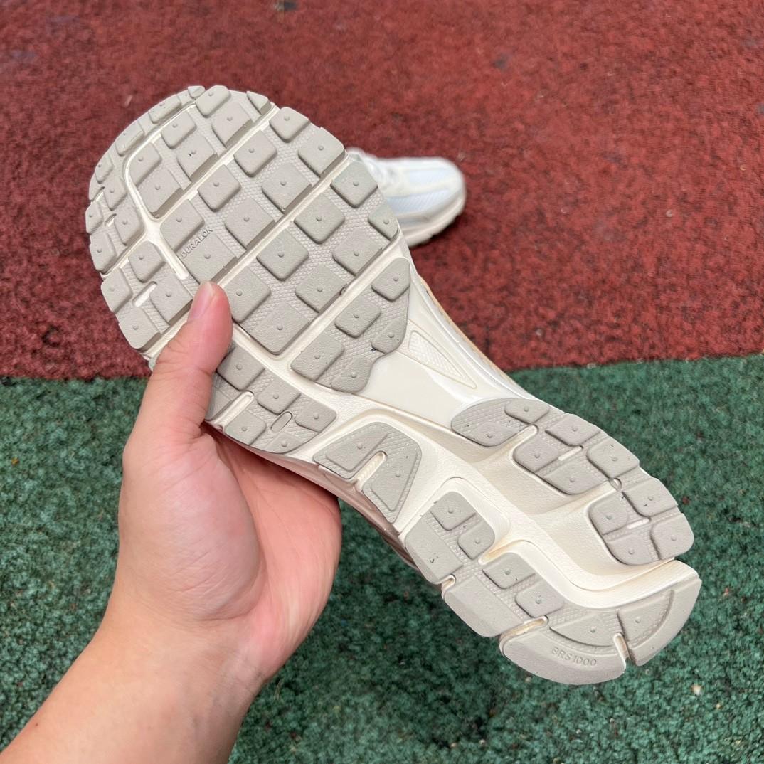 Nike Zoom Vomero 5 Sneakers   FQ6868-181 - DopestKickz