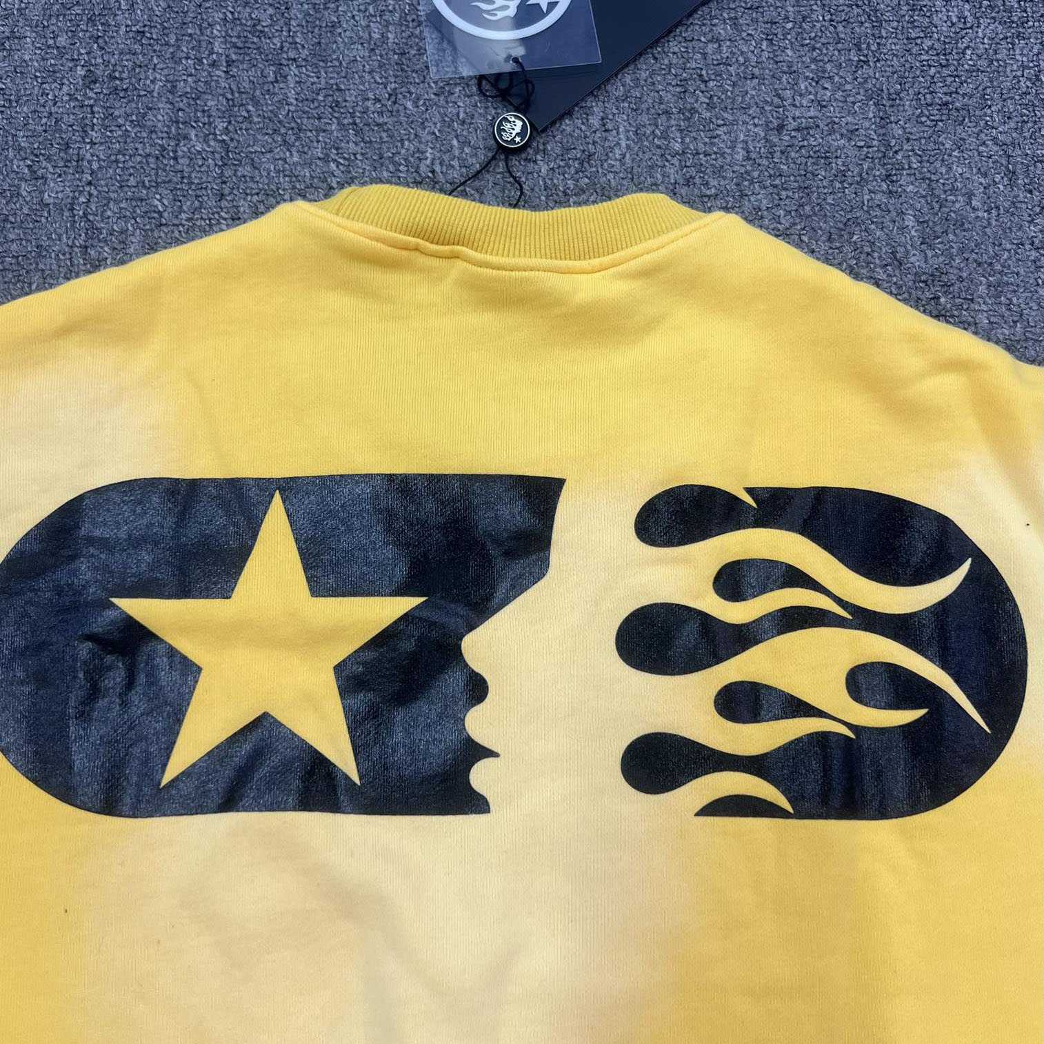 Hellstar Sports Crewneck White - DopestKickz