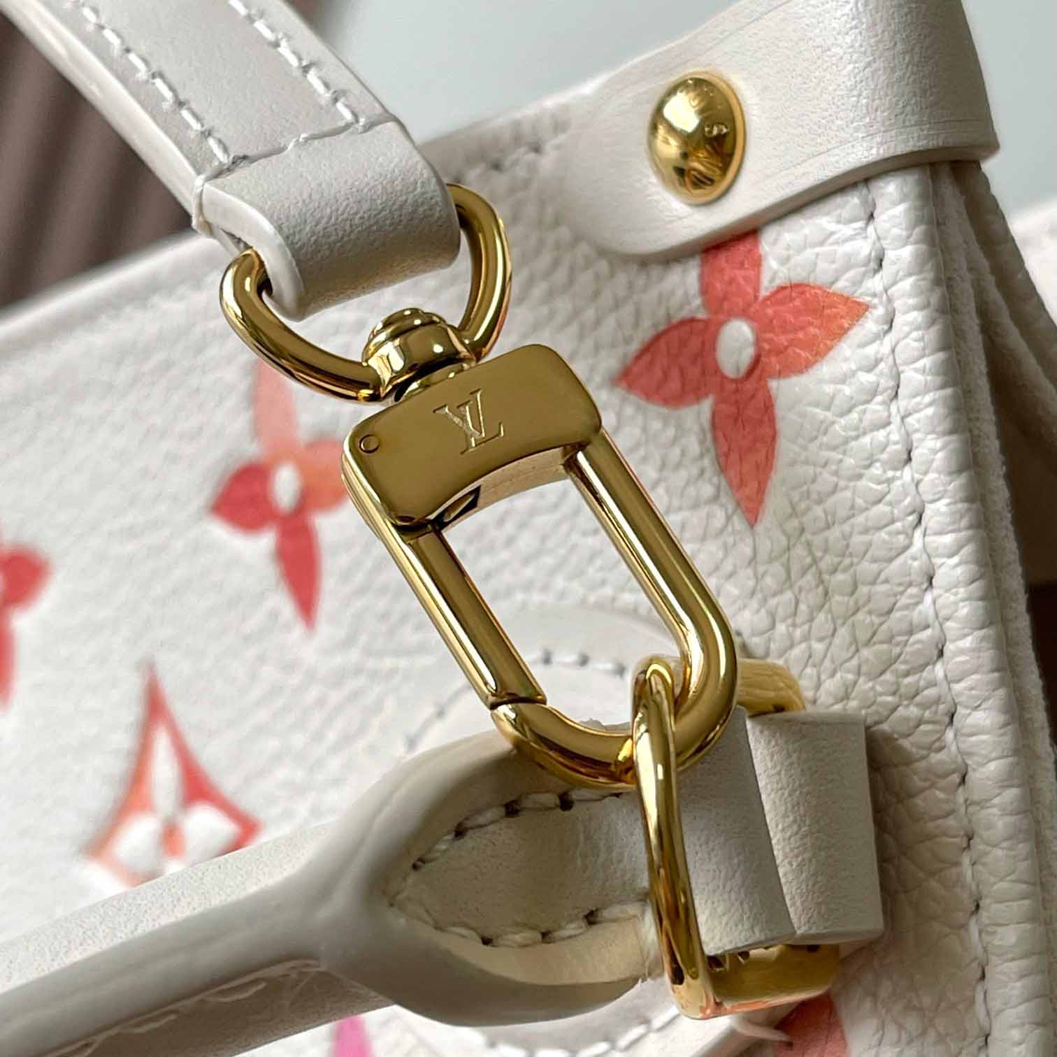 Louis Vuitton OnTheGo BB   M47115 - DopestKickz