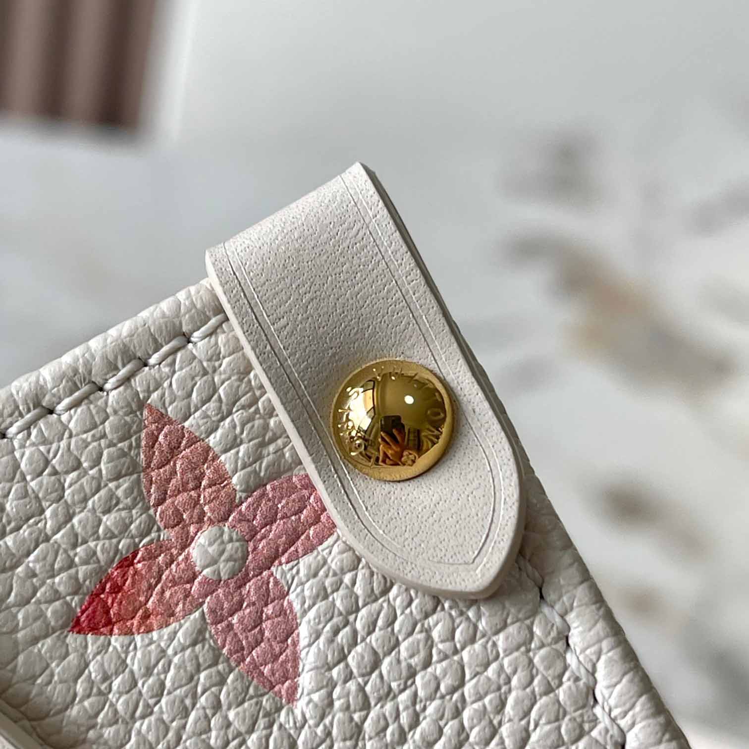 Louis Vuitton OnTheGo BB   M47115 - DopestKickz