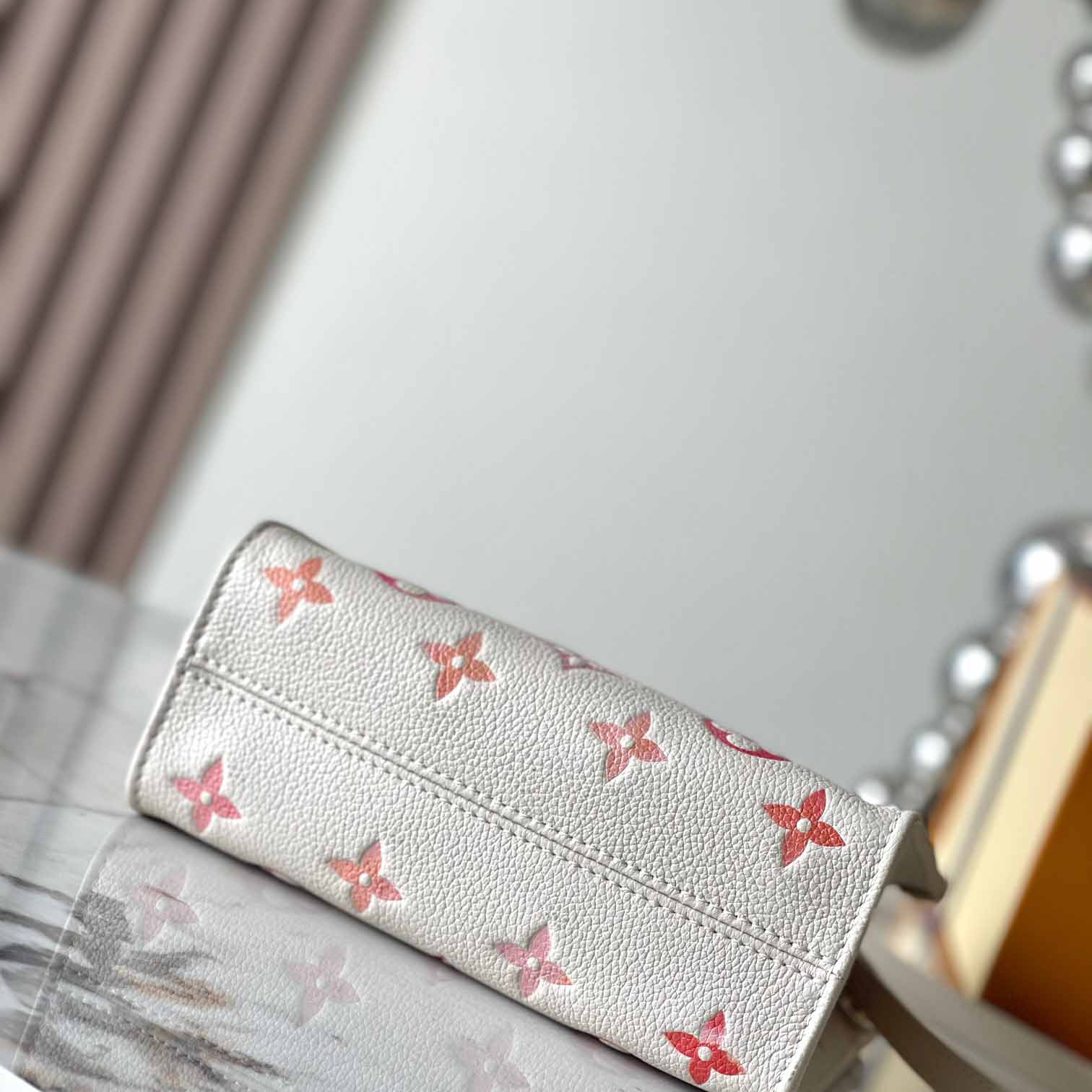 Louis Vuitton OnTheGo BB   M47115 - DopestKickz