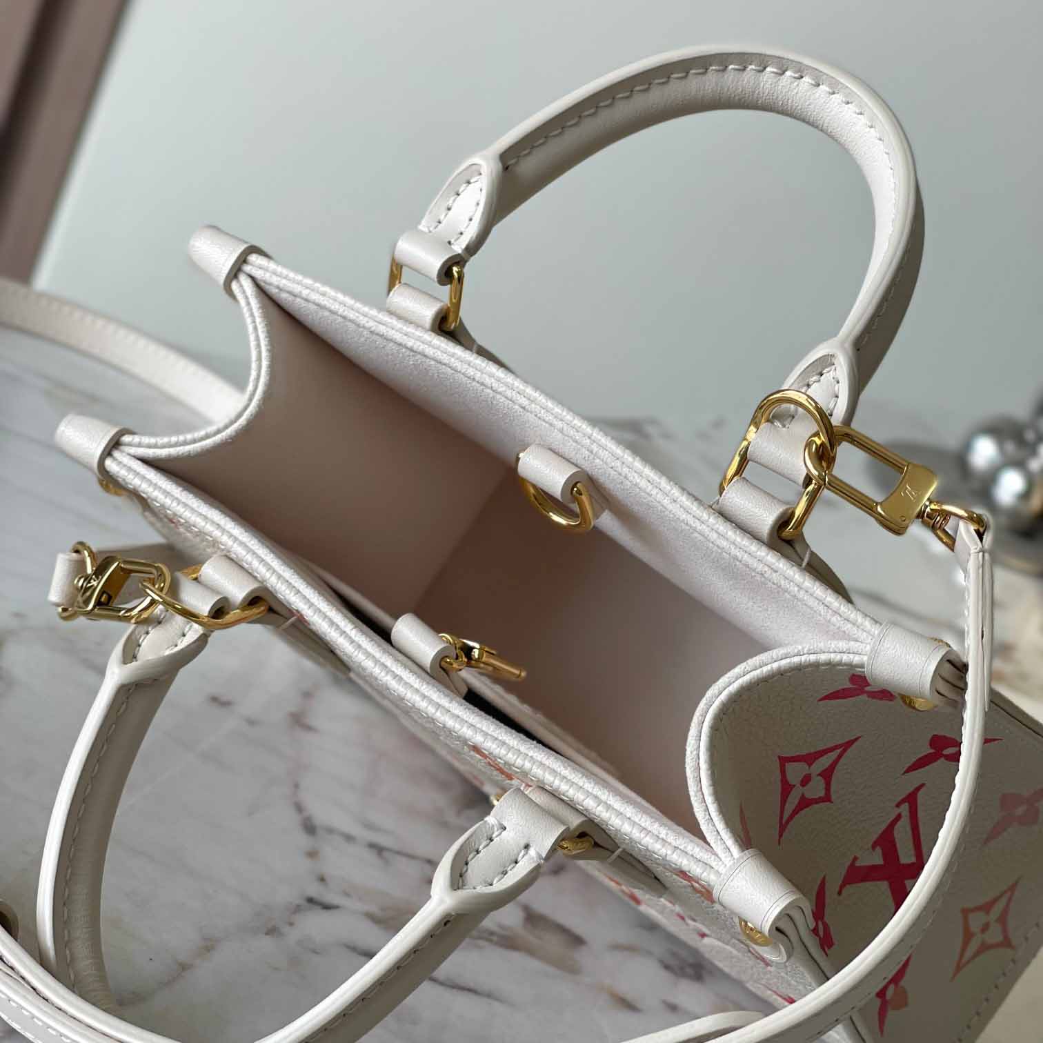 Louis Vuitton OnTheGo BB   M47115 - DopestKickz