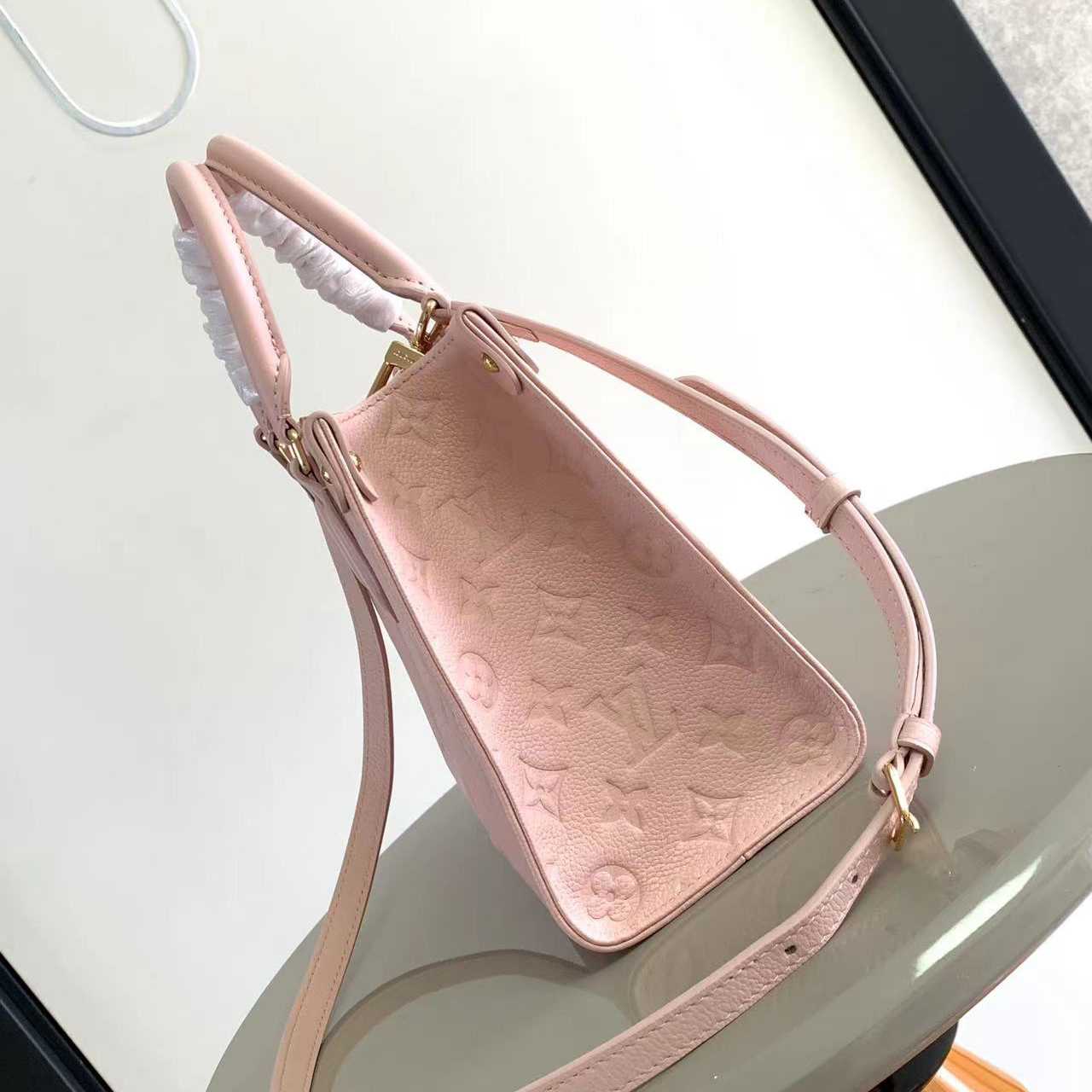 Louis Vuitton OnTheGo   M45654   25-19-11.5cm - DopestKickz