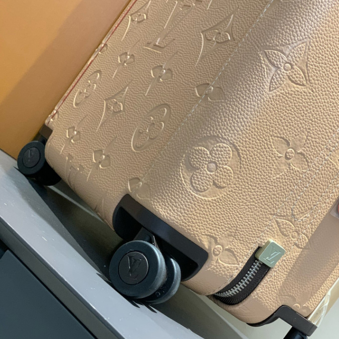 Louis Vuitton Horizon  - DopestKickz