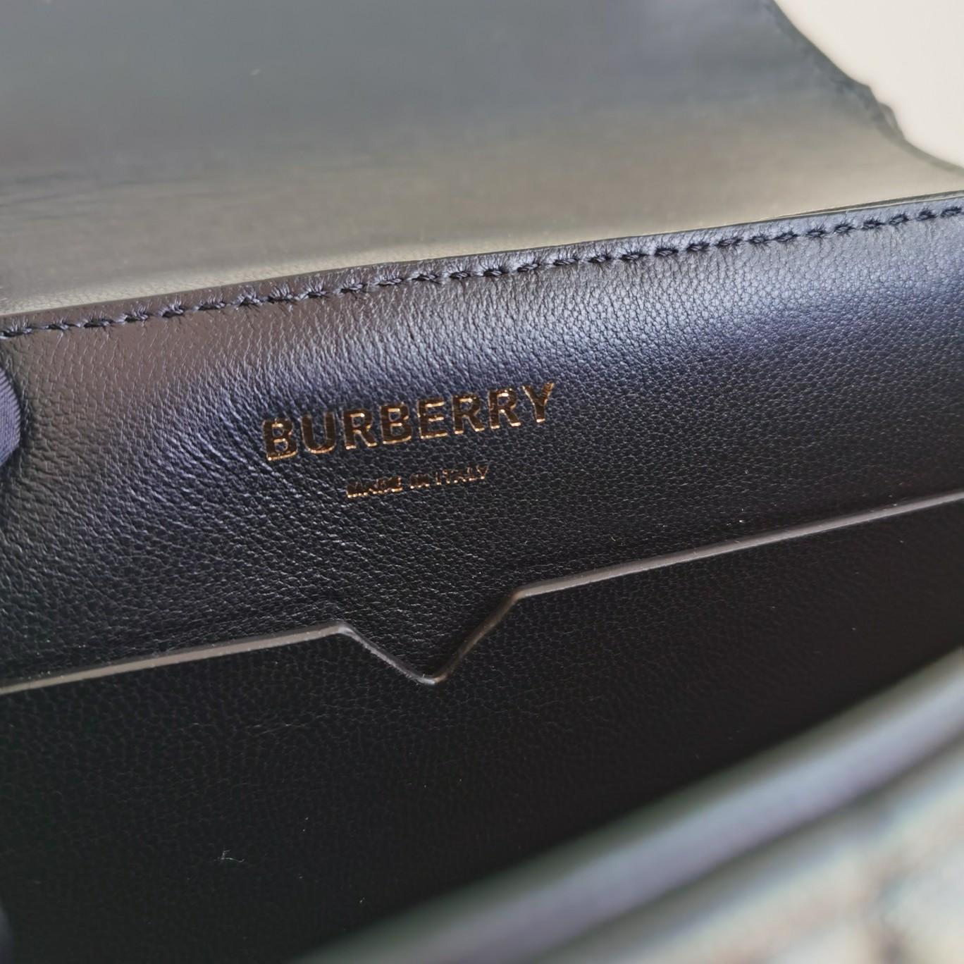 Burberry Catherine Quilted Shoulder Bag (24 x 5.5 x 17.5cm) - DopestKickz