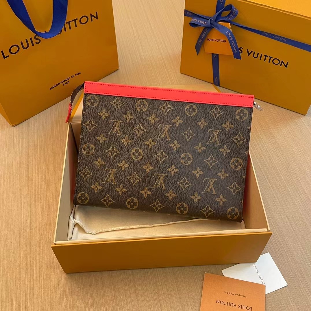 Louis Vuitton Pochette Voyage MM  M82855 - DopestKickz