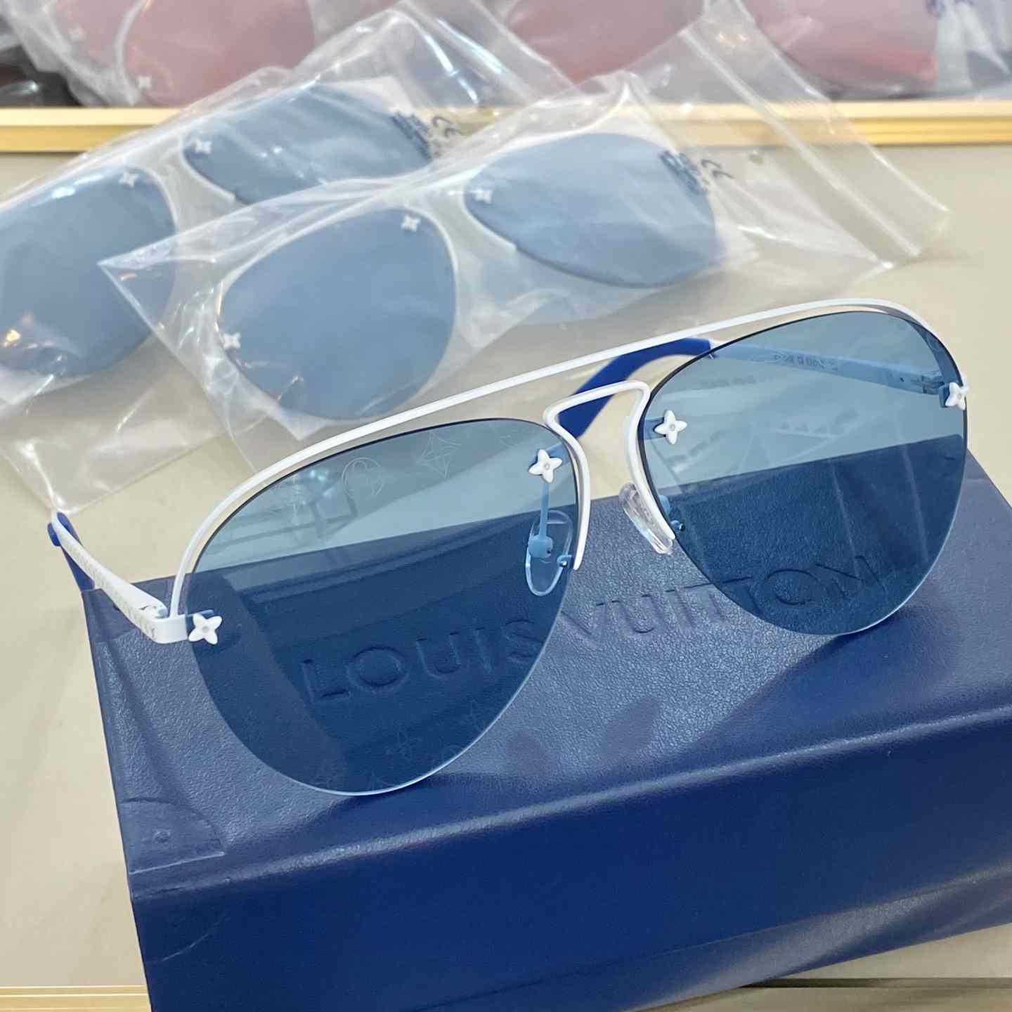 Louis Vuitton Sunglasses     - DopestKickz