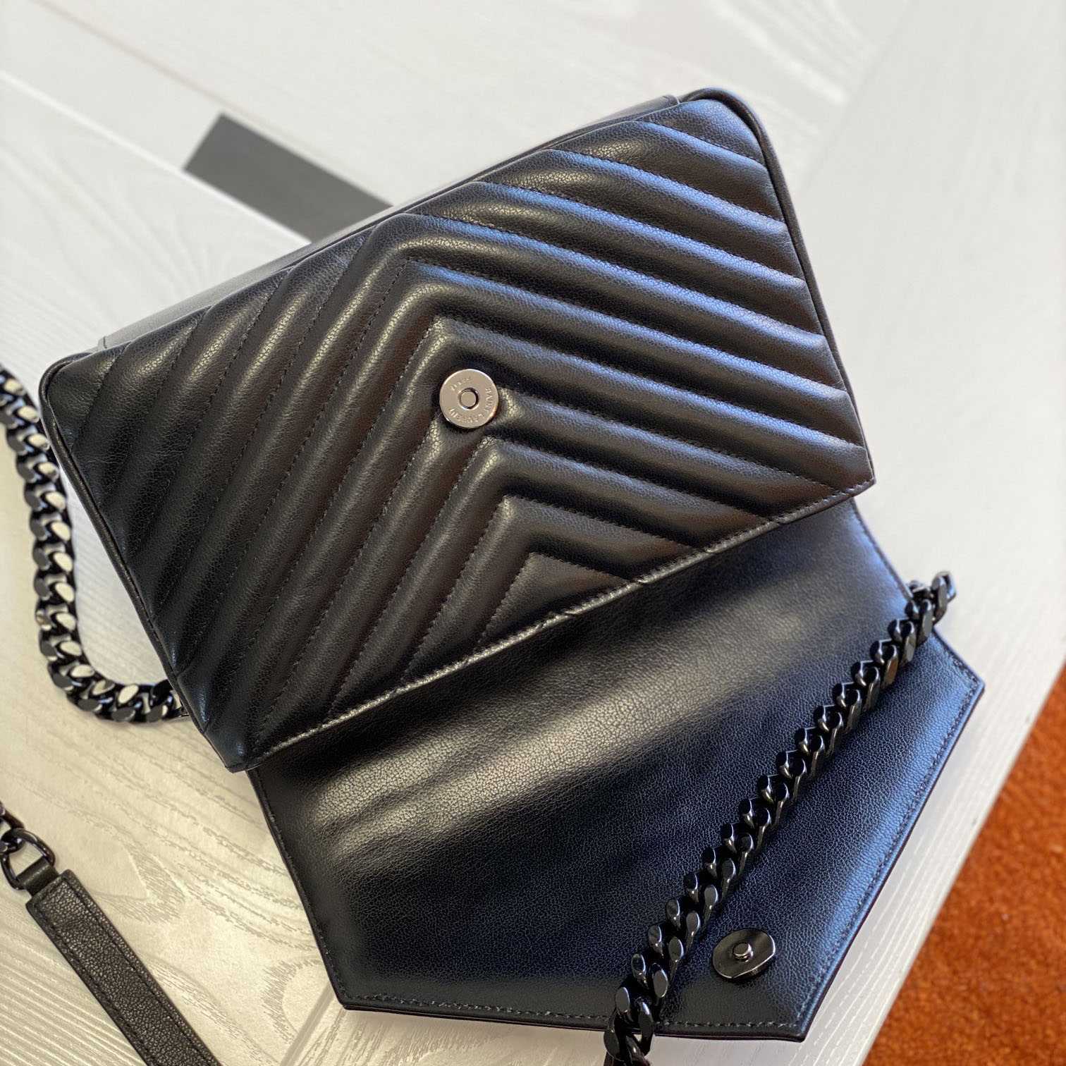 Saint Laurent Leather Shoulder Bag Black  (24x17x6.5cm) - DopestKickz